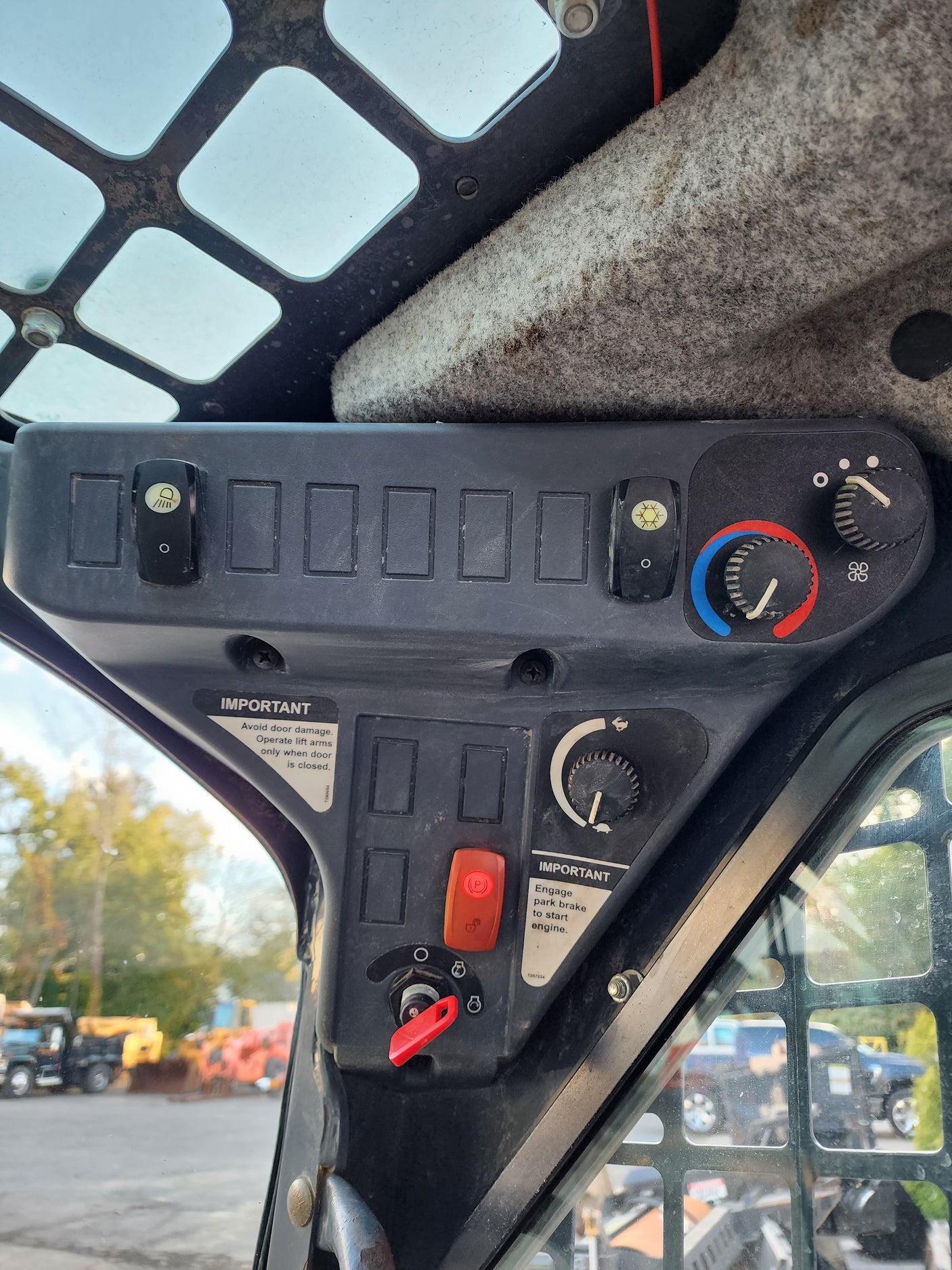 2016 John Deere 318G